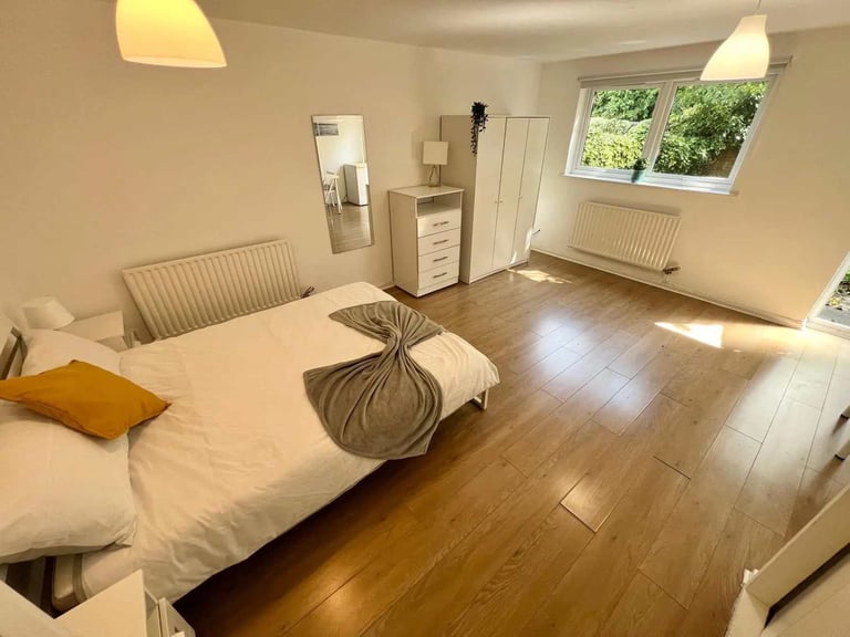 🏡 Double Room Near Mudchute Dlr 🏡🗝