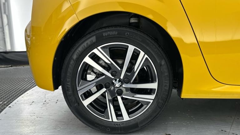 2022 Peugeot 208 1.2 PureTech Allure Premium Hatchback 5dr Petrol Manual Euro 6 (s/s) (100 p Hatc...
