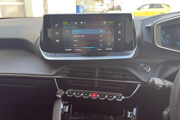  Peugeot E 2008 50kwh Allure Premium Suv 5dr Electric Auto 7kw Charger 136 Ps