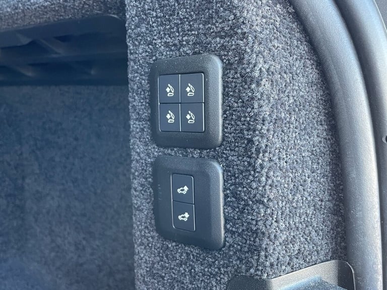 2019 Land Rover Range Rover 3.0 SD V6 Vogue black pack SUV 5dr Diesel Auto 4WD 275 bhp ESTATE Die...