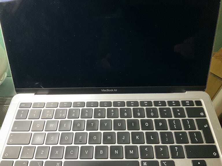 MacBook 💻 Air 256GB 8GB (2020) Battery Cycle 67. Silver. Immaculate Condition 