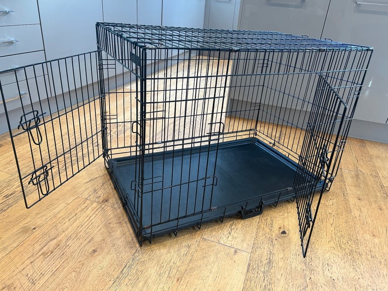 Medium puppy/dog crate with cover 