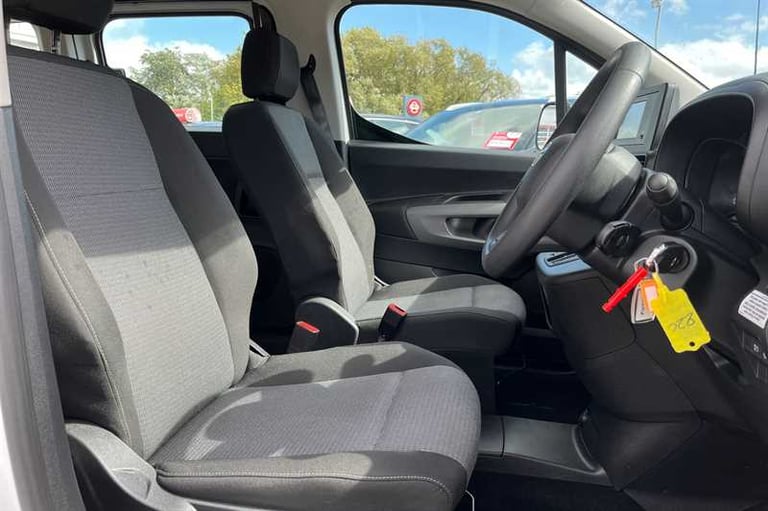 2025 Toyota PROACE CITY Verso 100kW Shuttle Long 50kWh 5dr Auto MPV ELECTRIC Automatic