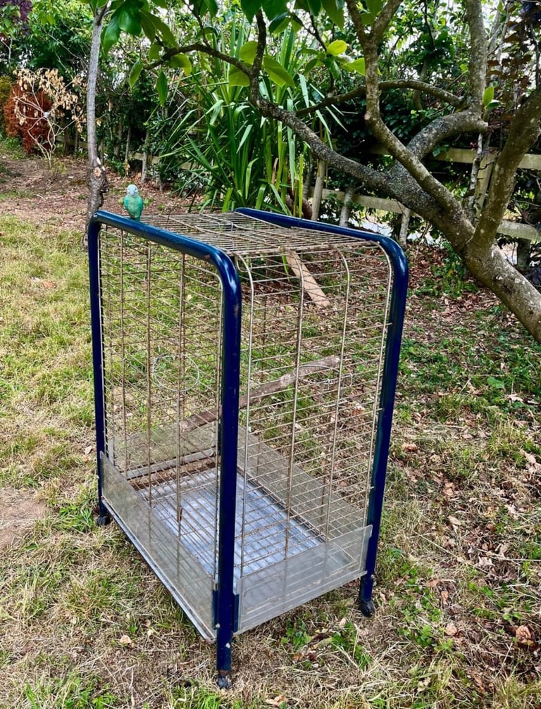 LARGE STURDY ANIMAL/BIRD CAGE IN BLUE ON CASTORS