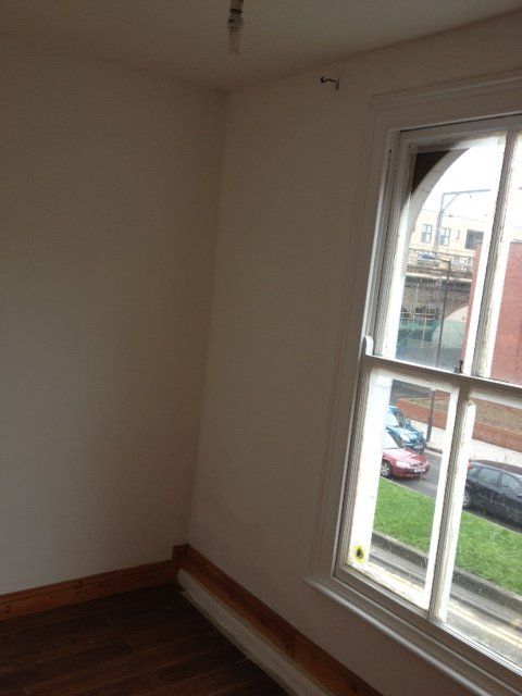 Bright One bed flat in Hackney Central with separate kitchen/diner