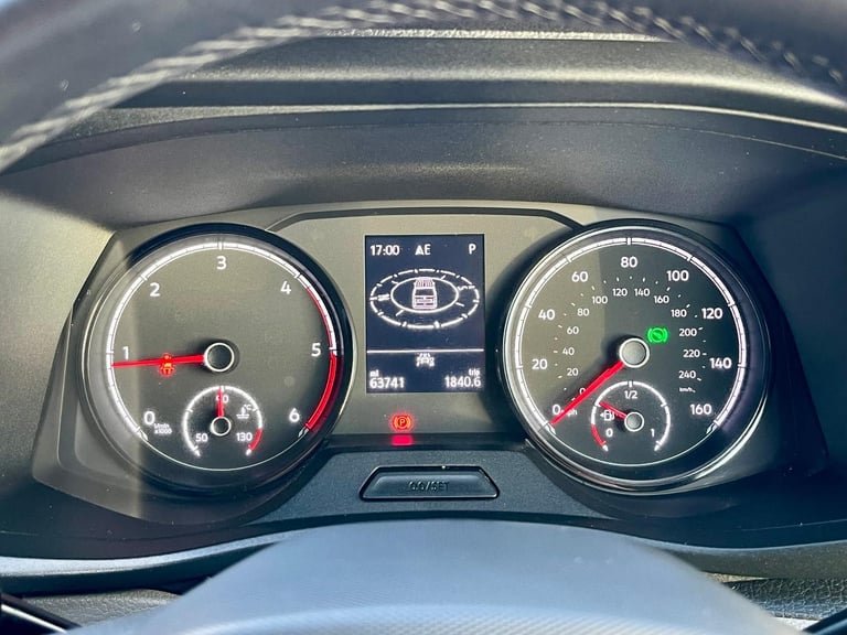 Volkswagen TRANSPORTER TDI 150 SHUTTLE SE LWB 9 SEAT MINIBUS DSG AUTO