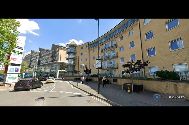 2 bedroom flat in Berberis House, Feltham, TW13 (2 bed) (#2669605)