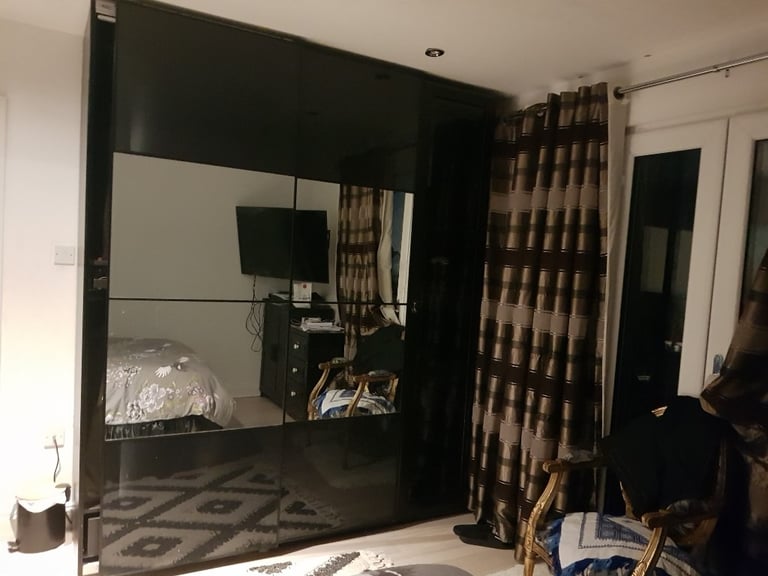 DOUBLE BEDSIT OWN SHOWER ROOM RUISLIP ROAD GREENFORD MIDDX  