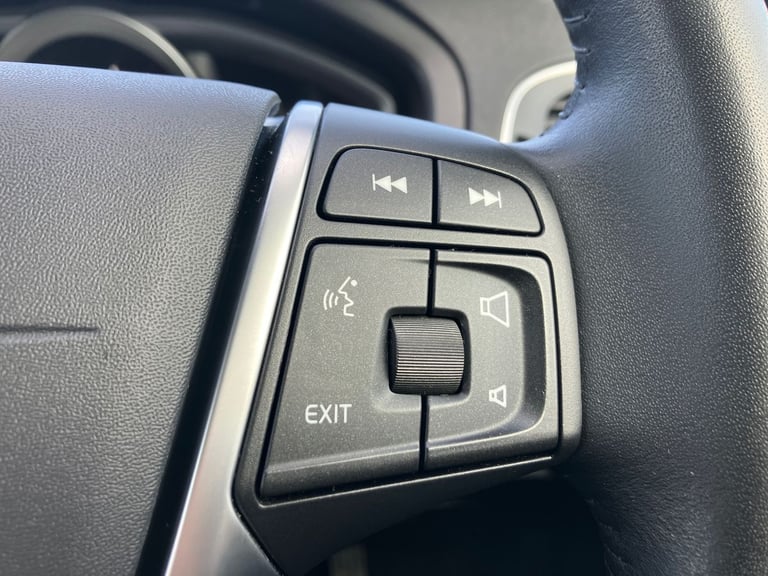 2019 Volvo V40 D3 [4 Cyl 152] Inscription Edition 5dr Geartronic Hatchback DIESEL Automatic