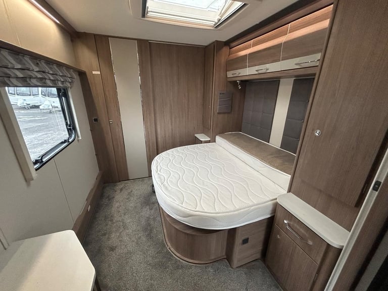 Coachman VIP 675 / 4 berth - TWIN AXLE 2023