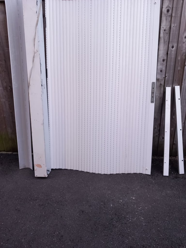 Continental shutter for a window.  Approximately 1m 90 wide and 1m 20 height. 