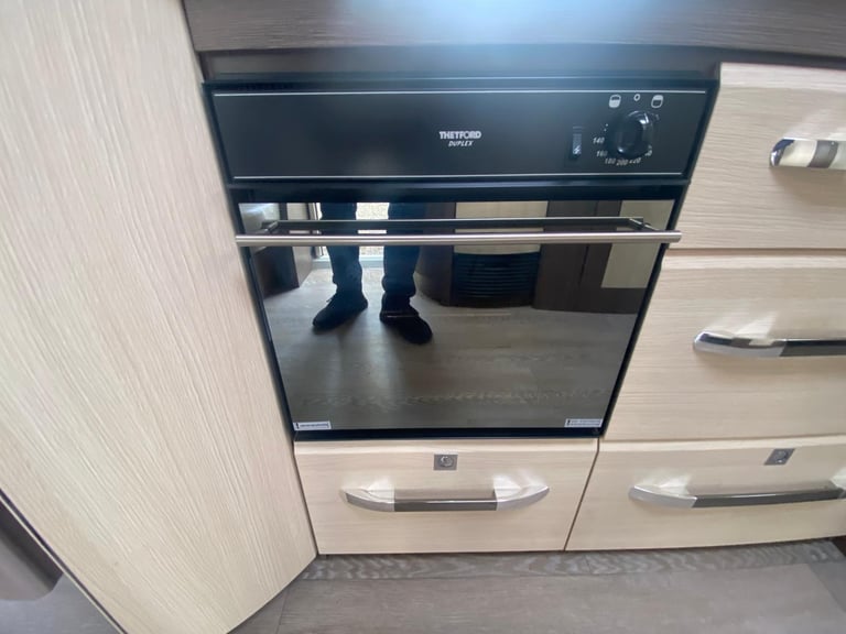 HOBBY PRESTIGE 560 WLU - 2016 - FIXED SINGLE BEDS - 4 BERTH - MOVER & BIKE RAKE