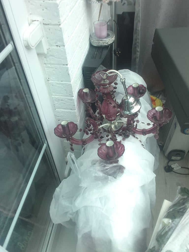 image for LUXURIOUS CHANDELIER PERFECT CONDITION 5 BULB ( VIEW EASTKILBRIDE ALSO) 