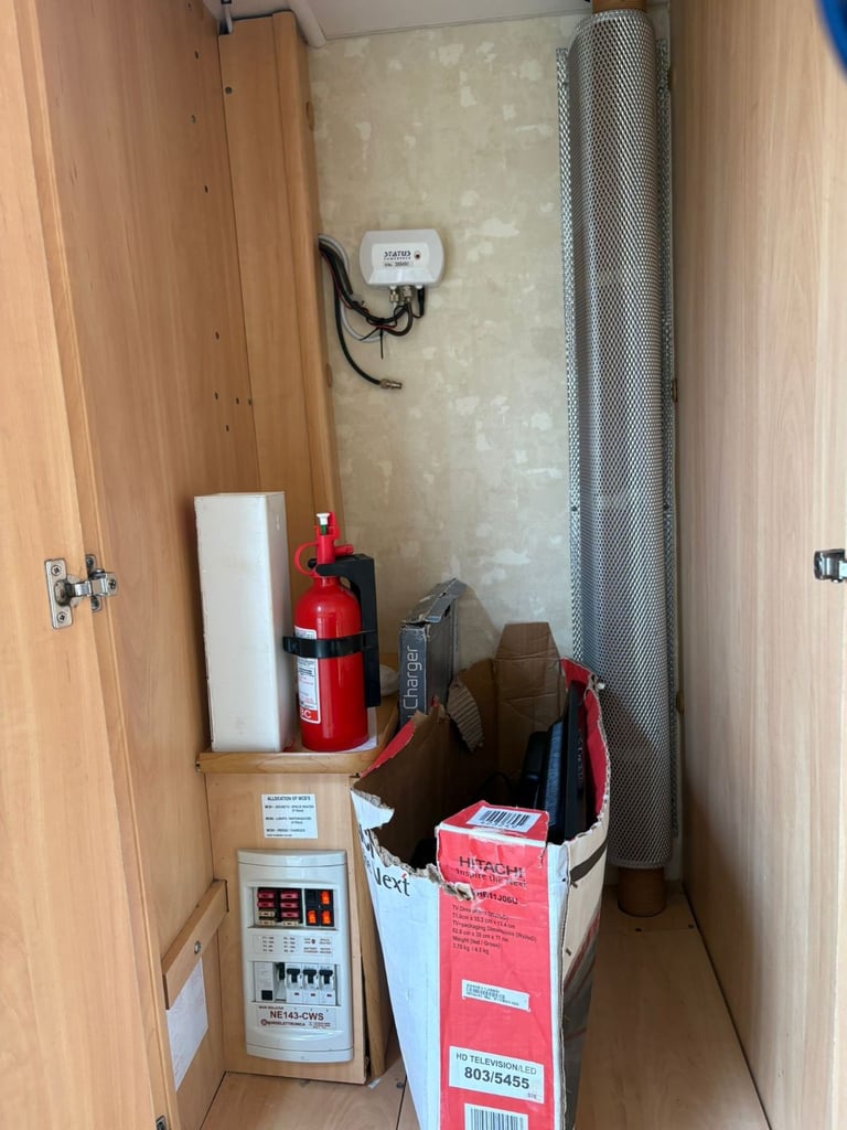 SOLD PENDING COLLECTION-2005 Sterling Eccles Sapphire 5 Berth