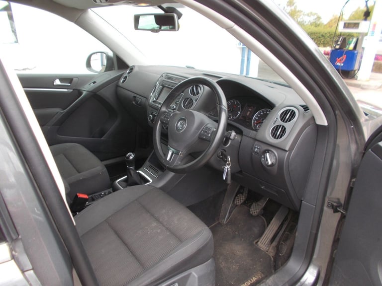 2012 Volkswagen Tiguan 2.0 TDi BlueMotion Tech SE 5dr ESTATE Diesel Manual