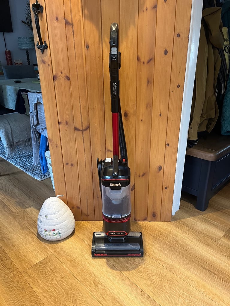 SHARKE NV602UKT LIGHTWEIGHT VACUUM CLEANER 