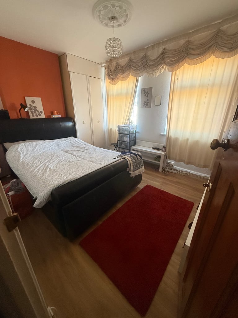 Double room in cozy river side house in Canary Wharf 