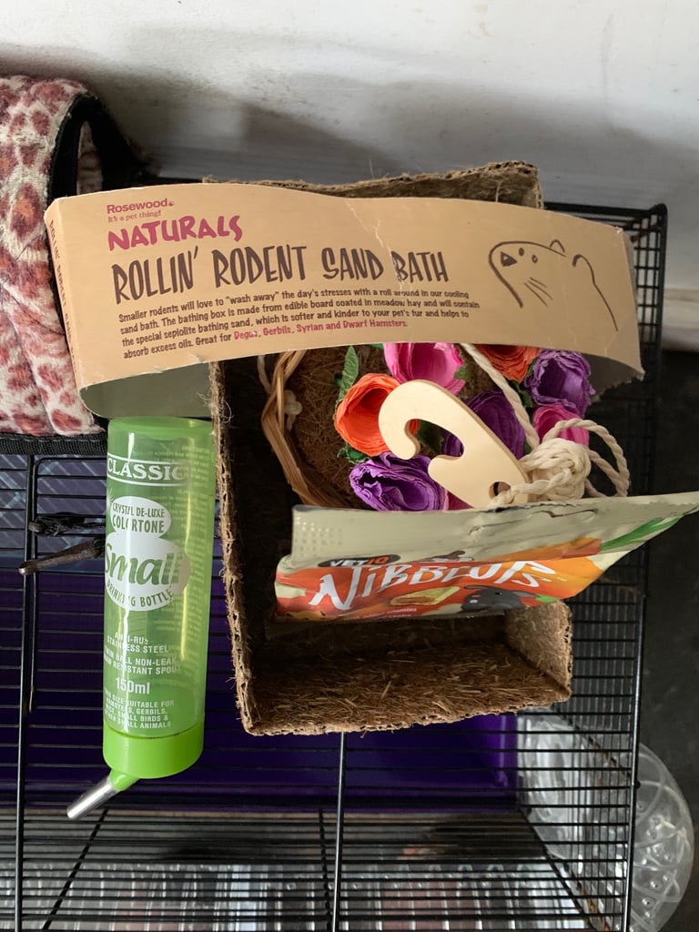 Mouse/hamster/rodent cage including accessories