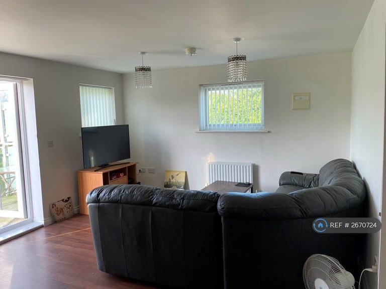 3 bedroom flat in Maltings Close, Cambridge, CB5 (3 bed) (#2670724)