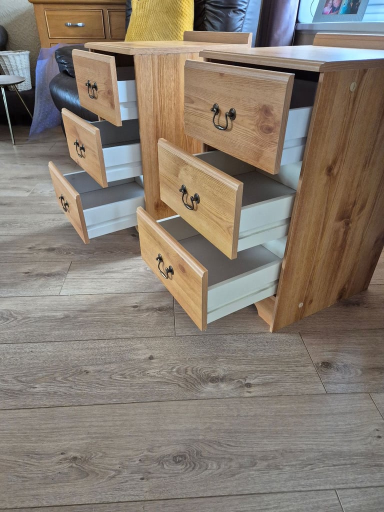 Bedside cabinets 
