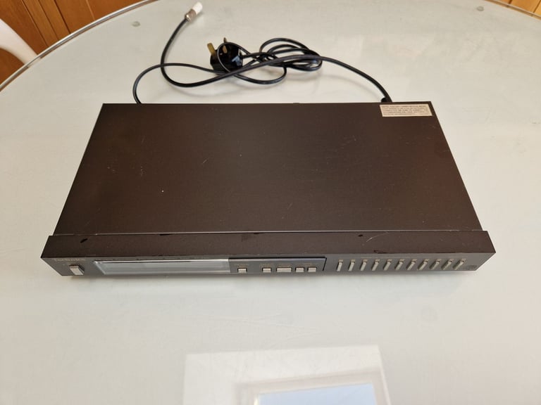 Technics Stereo AM / FM Tuner 