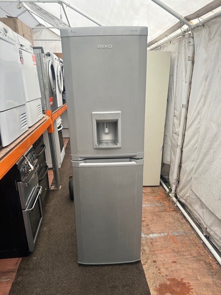 BEKO silver good condition frost free fridge freezer with water dispenser 