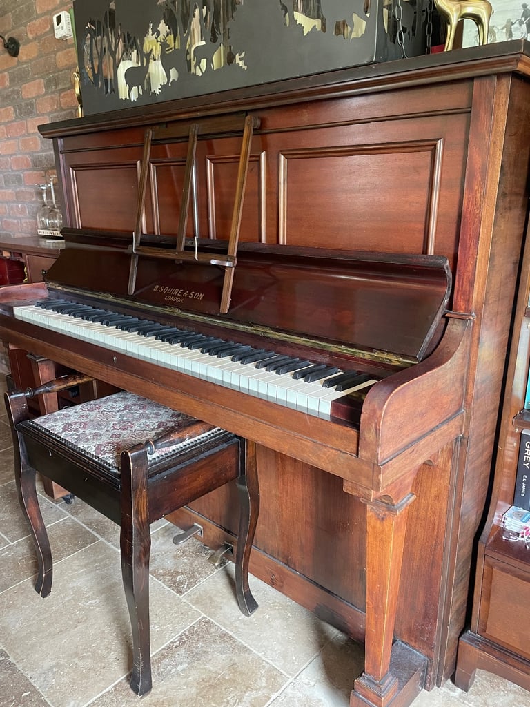 PIANO & STOOL 