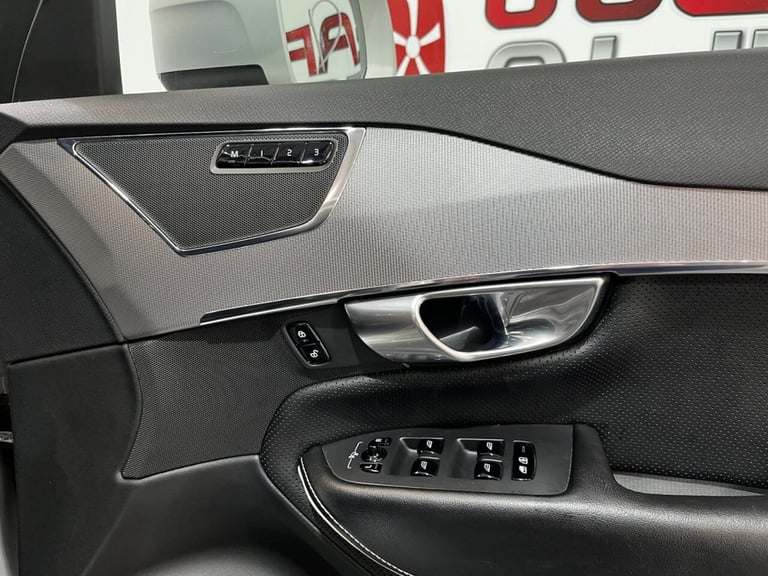 2017 Volvo XC90 2.0 D5 PowerPulse R-Design SUV 5dr Diesel Auto 4WD Euro 6 (s/s) (235 ps) ESTATE D...