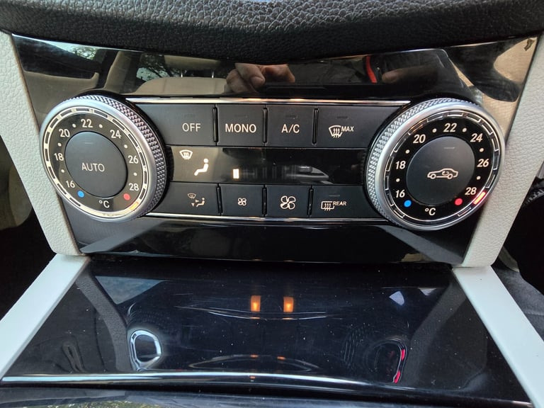 2010 Mercedes-Benz C Class C180 CGI BlueEFFICIENCY Executive LEATHER 90DAYS WARRANTY AUTO SALOON ...