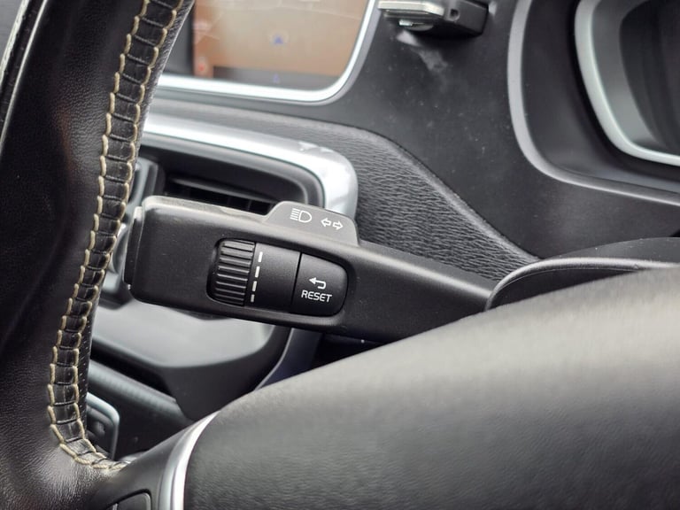 2017 Volvo V40 1.5 T3 R-Design Nav Plus Hatchback 5dr Petrol Auto Euro 6 (s/s) (152 ps) Hatchback...