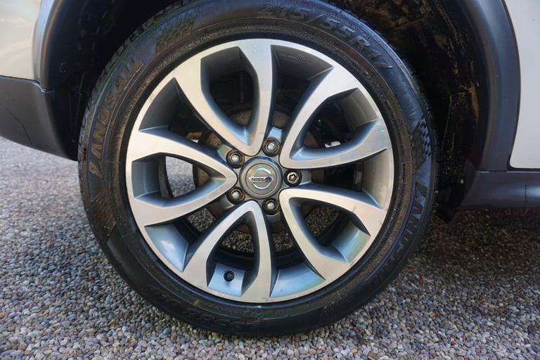 2017 Nissan Juke 1.2 DiG-T Tekna 5dr HATCHBACK Petrol Manual - Image 12