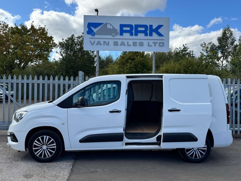 2020 Vauxhall Combo 2300 1.5 Turbo D 100ps H1 Sportive Van PANEL VAN DIESEL Manual