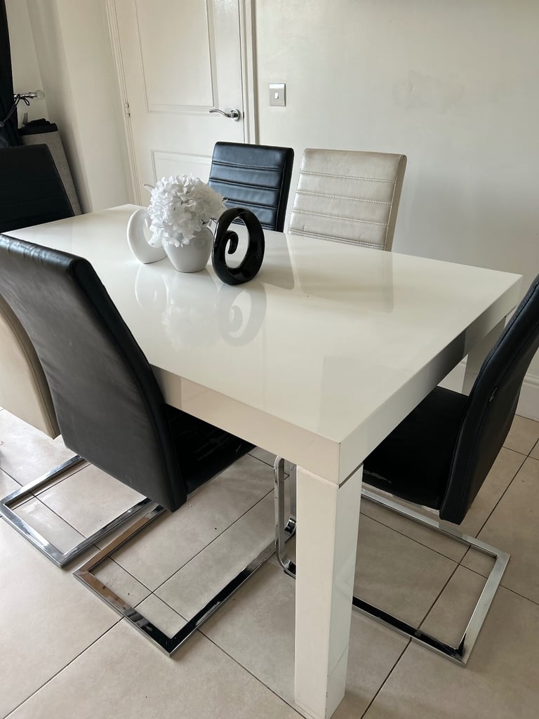 White High Gloss 6 Seater Dining Table