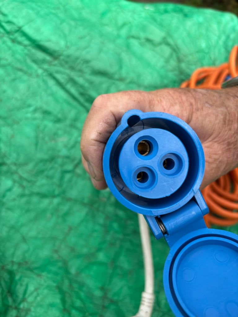 Hook up cable