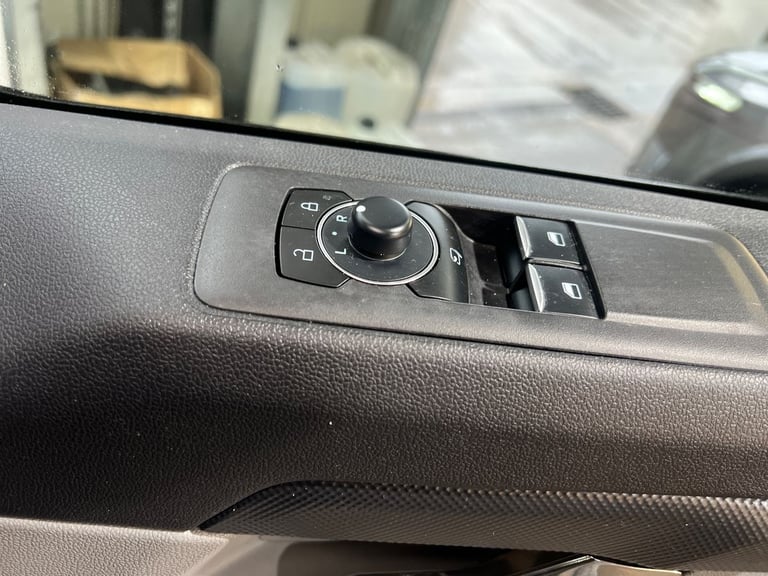 2025 Ford Transit Custom 320 SWB 2.0 Tdci Limited 136PS D/Cab Crew Bus Diesel Manual