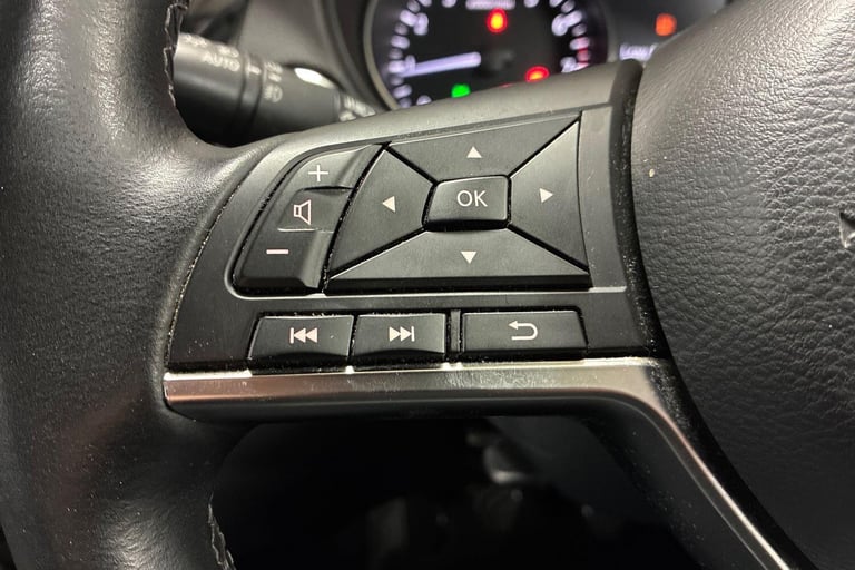 2021 Nissan Qashqai 1.3 DiG-T N-Connecta 5dr [Glass Roof Pack] HATCHBACK Petrol Manual