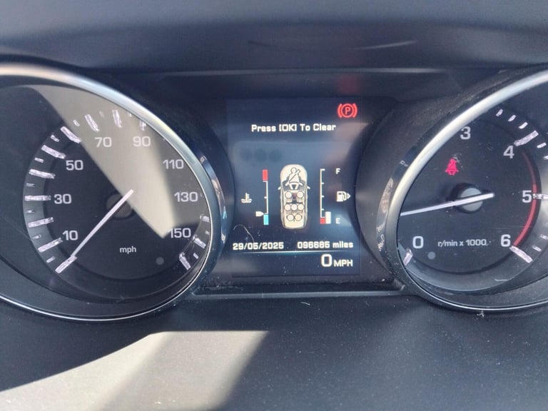 LAND ROVER DISCOVERY SPORT 2.0 TD4 SE Tech Grey Manual Diesel 2015