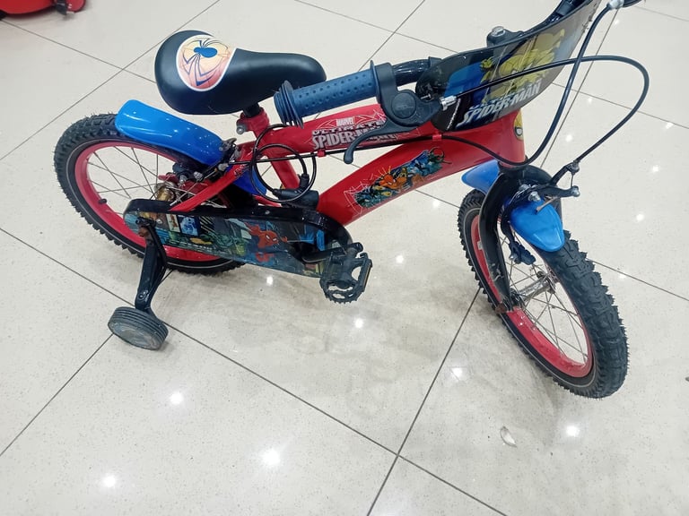 image for 16 inch Spiderman bike with stabilisers 