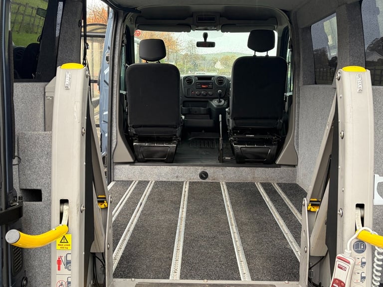 2017 Renault Master SL28dCi 170 Business AUTOMATIC WHEELCHAIR ACCESS/CAMPER PANEL VAN Diesel Auto...