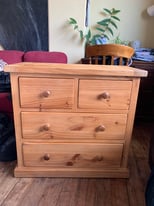 Bedroom chest of drawers 