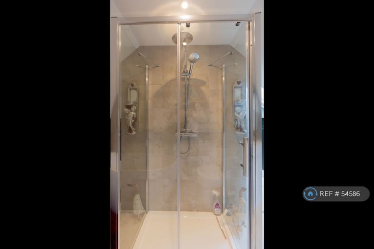 Studio flat in Pickwell Lane, Rh17 5Rh, RH17 (#54586)