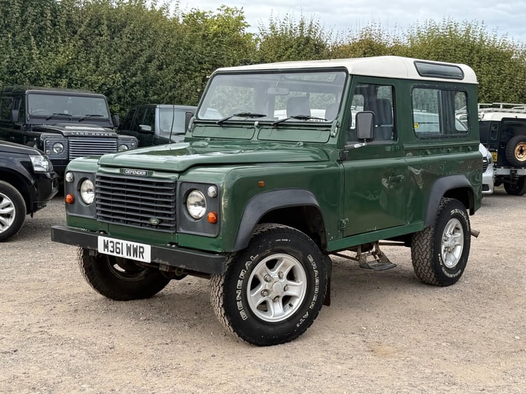 1995 Land Rover Defender 90 2.5D Hard Top Station Wagon 4X4 3dr NA Diesel Manual