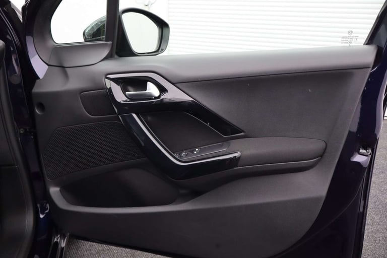 2019 Peugeot 208 1.2 208 Signature PureTech S/S 5dr Hatchback Petrol Manual