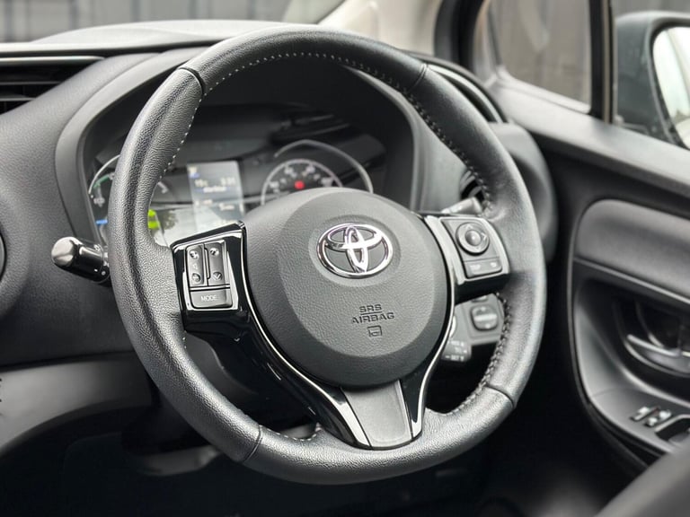 2018 Toyota Yaris 1.5 Hybrid Design 5dr CVT HATCHBACK PETROL/ELECTRIC Automatic