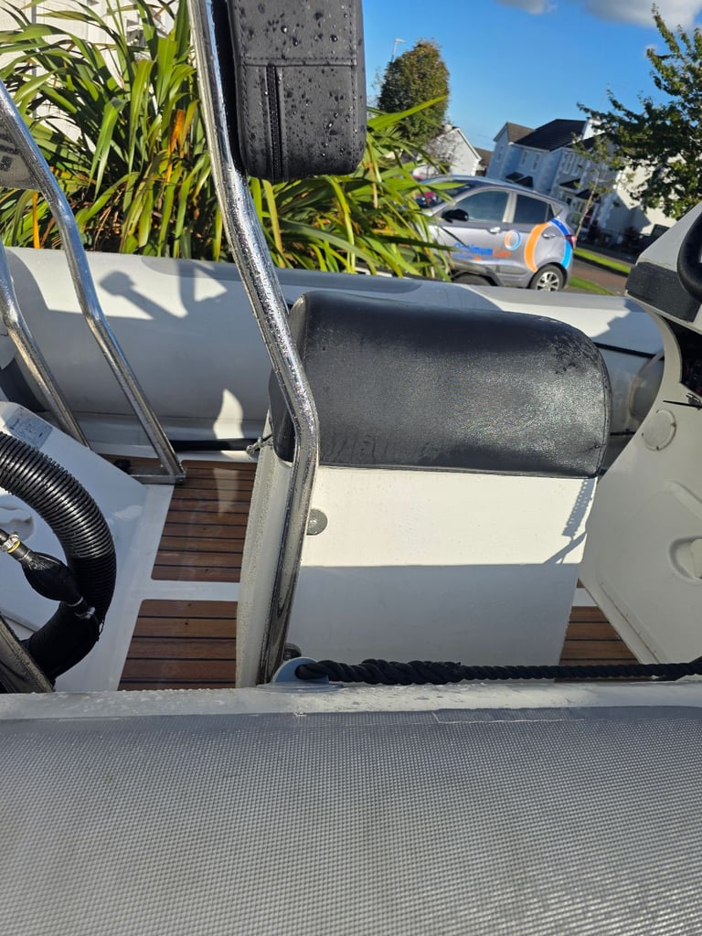 Valiant 520 rib