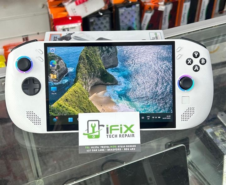 Lenovo handheld Gaming PC