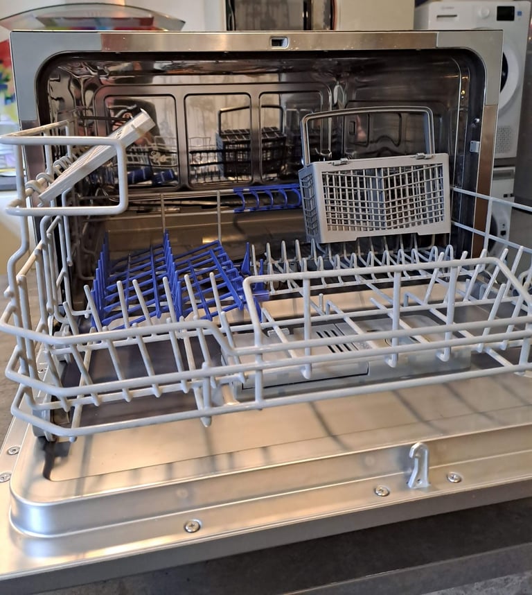 Russell Hobbs tabletop dishwasher