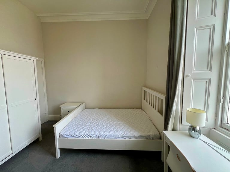 5 bedroom flat in Thirlestane Road, Marchmont, Edinburgh, EH9 1AS