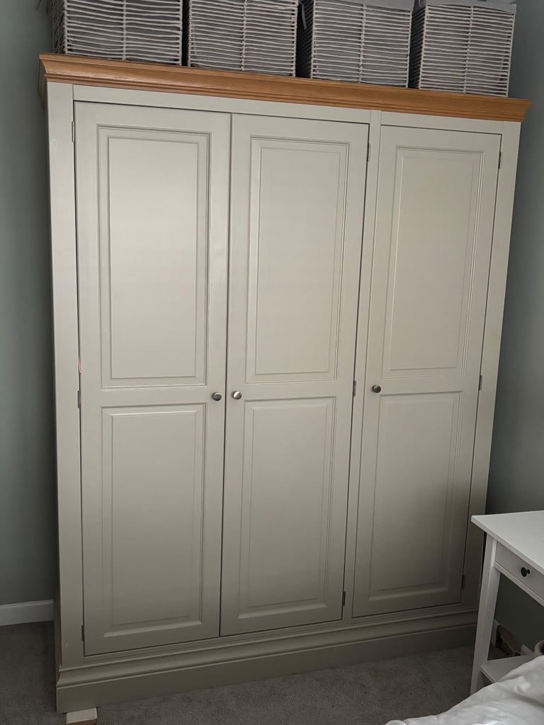 image for Lundy Oak top triple wardrobe