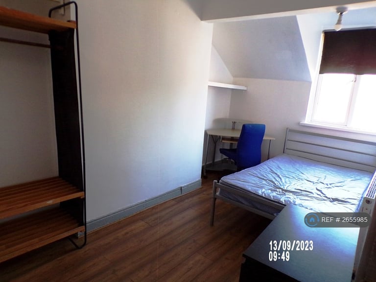 8 bedroom house in Booth Avenue, Manchester, M14 (8 bed) (#2655985)